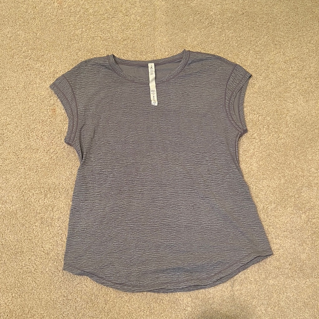 Lululemon Gray Patterned Tee